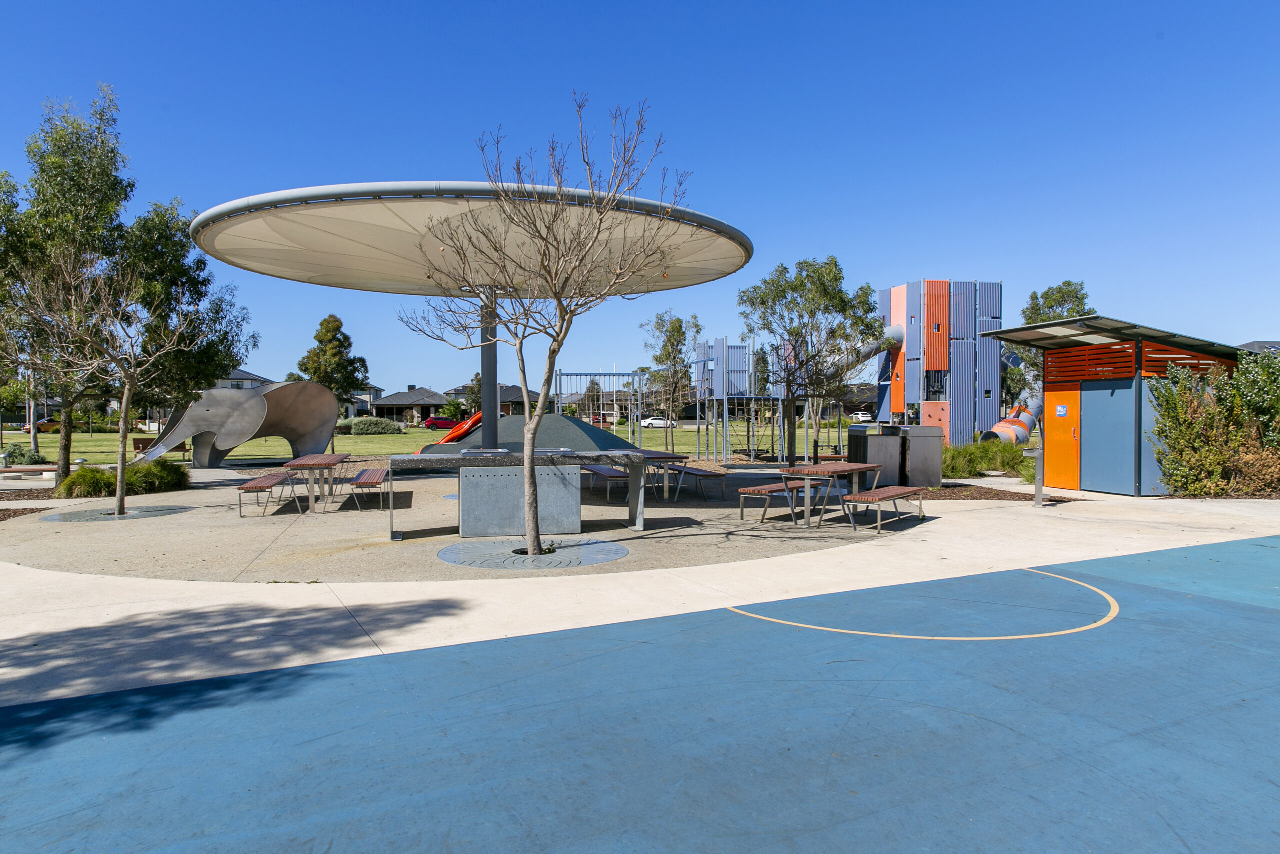 Outdoor recreation area with shaded seating, basketball court and community facilities in Tarneit